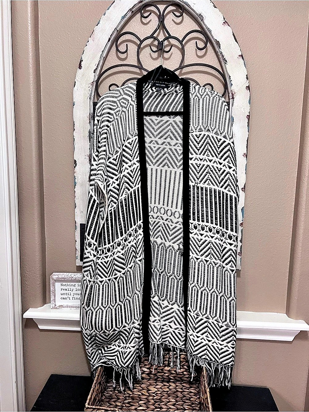 New Look Geometric Fringe Cardigan in Black & White Size Small/Medium